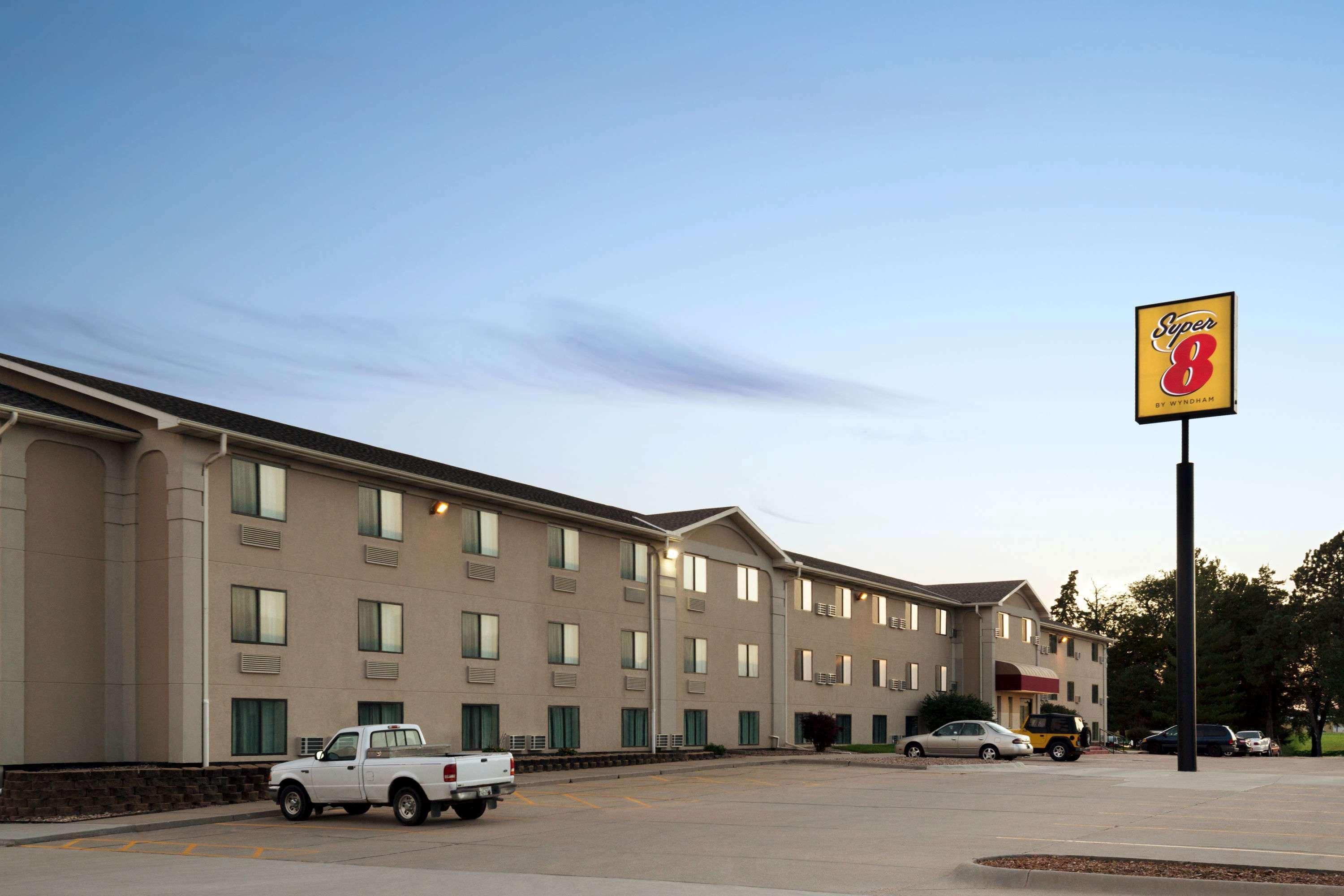 Готель Super 8 By Wyndham Lincoln North Екстер'єр фото