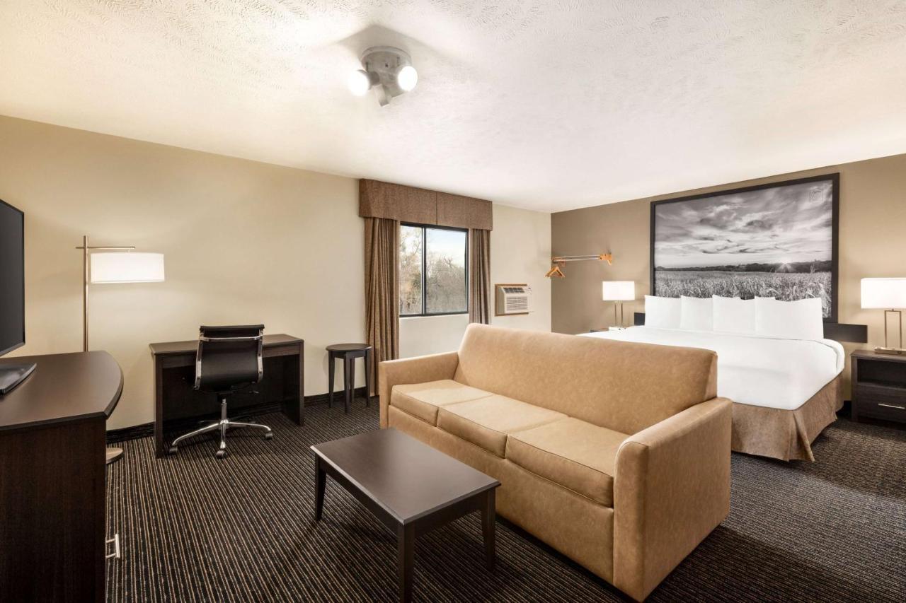 Готель Super 8 By Wyndham Lincoln North Екстер'єр фото